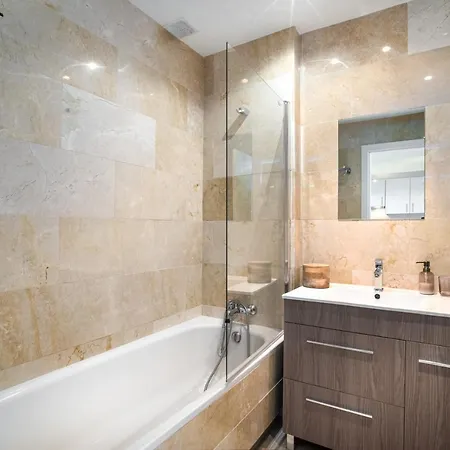 Rock Bay I 2392 Beautiful Seaview Penthouse Daire